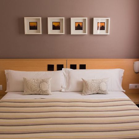 Hostal Albero By Eme Hoteles Sanlucar la Mayor Bagian luar foto