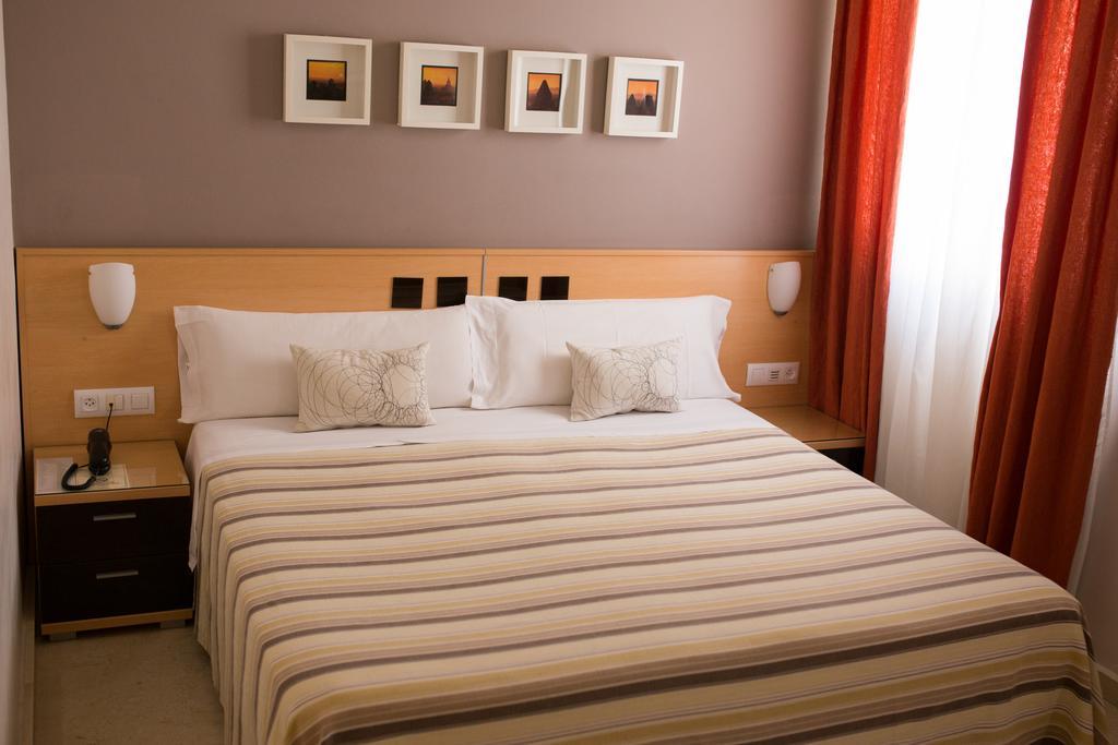 Hostal Albero By Eme Hoteles Sanlucar la Mayor Bagian luar foto