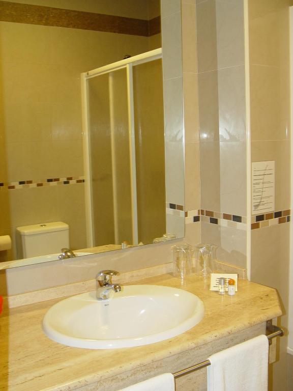 Hostal Albero By Eme Hoteles Sanlucar la Mayor Ruang foto