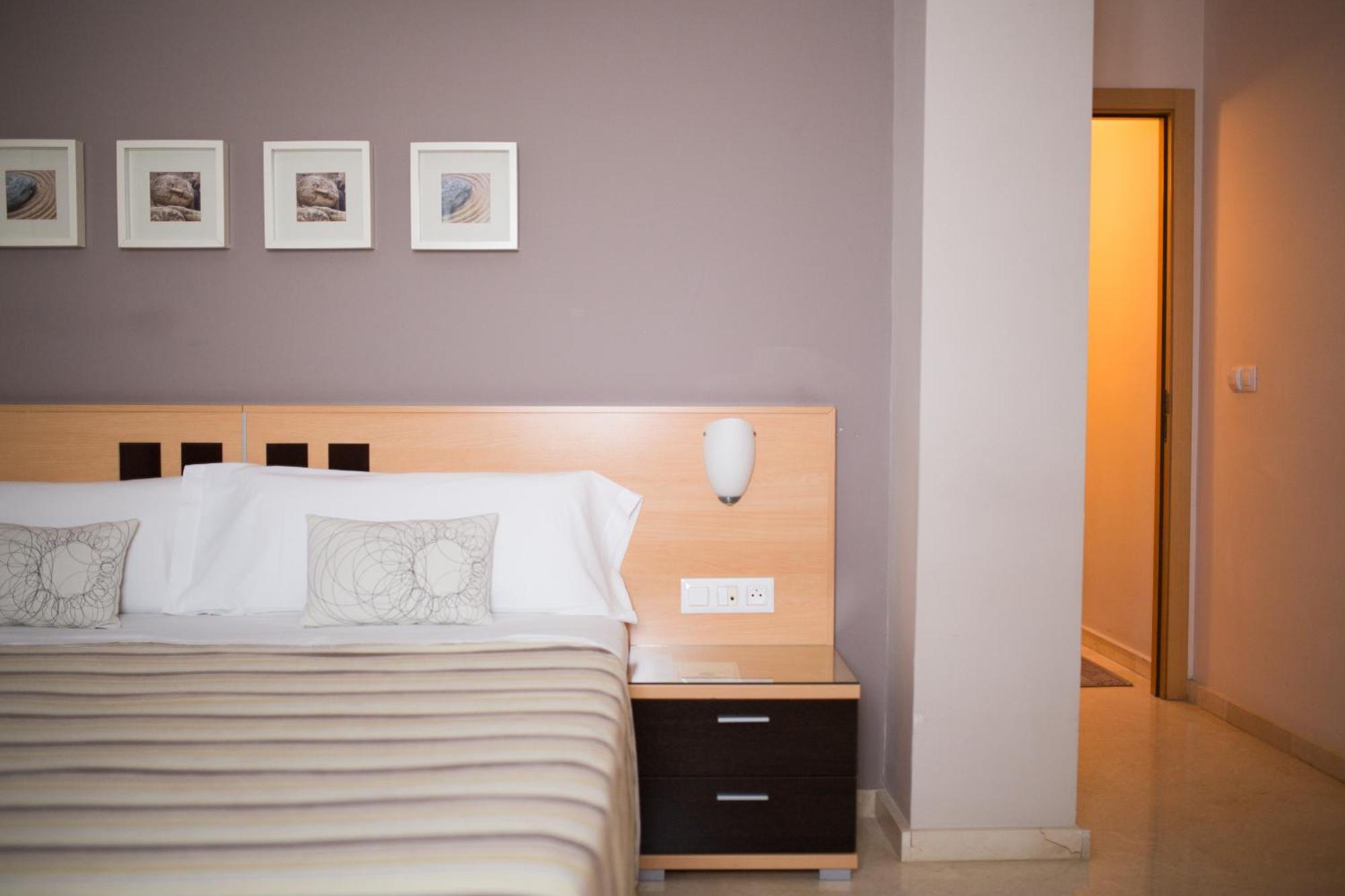 Hostal Albero By Eme Hoteles Sanlucar la Mayor Bagian luar foto