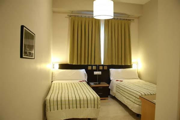 Hostal Albero By Eme Hoteles Sanlucar la Mayor Bagian luar foto